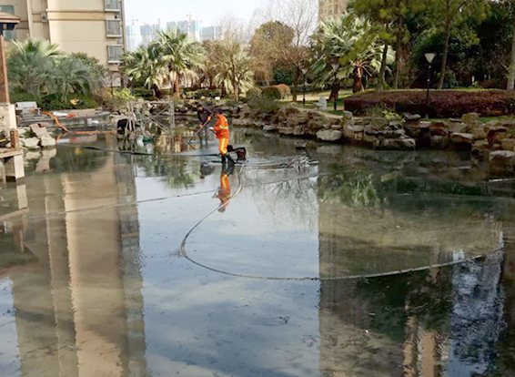 和硕景观池淤泥清理